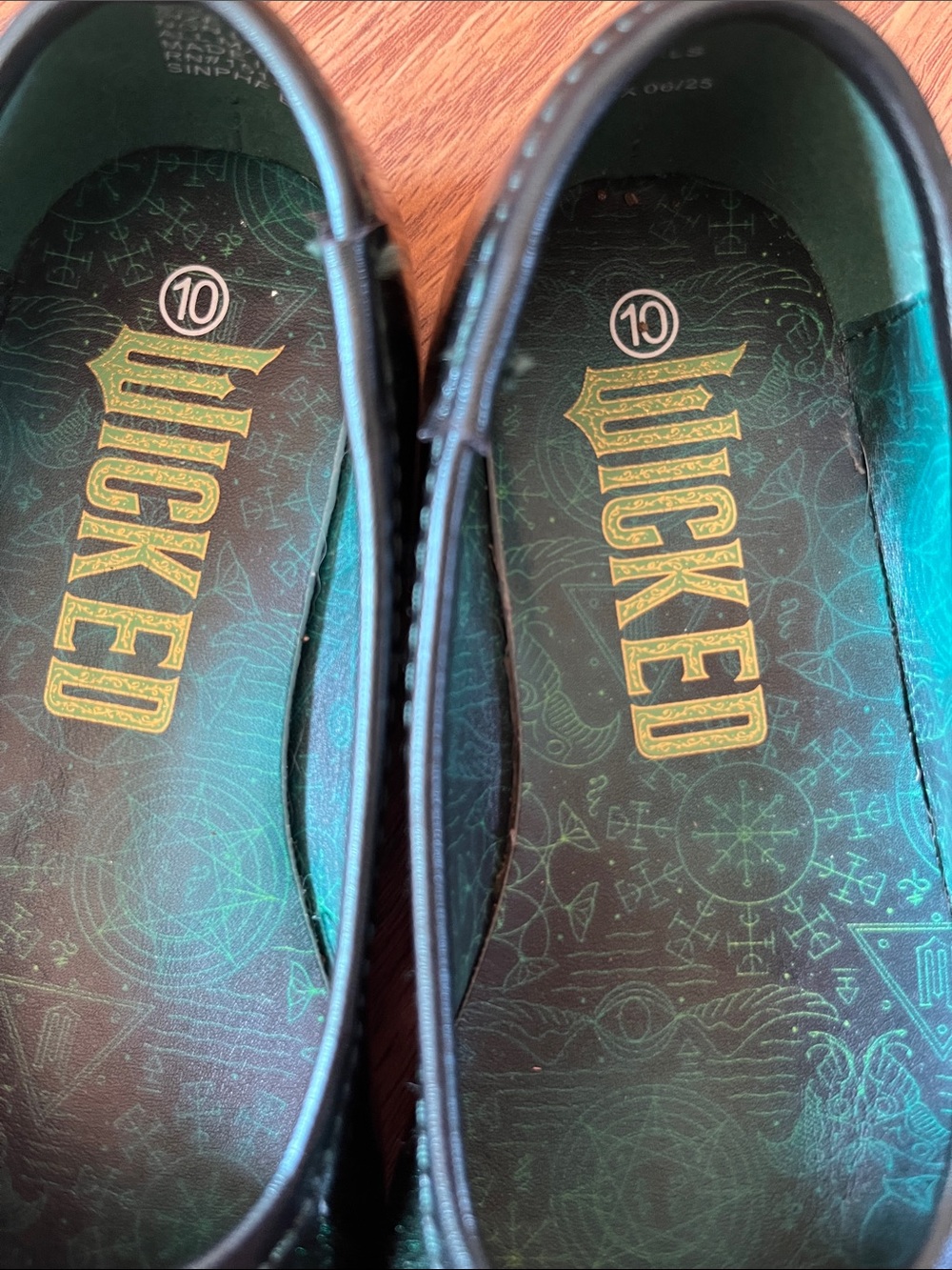 Wicked Glitter Green Flats with Velvet Bow - Picture 2 of 6